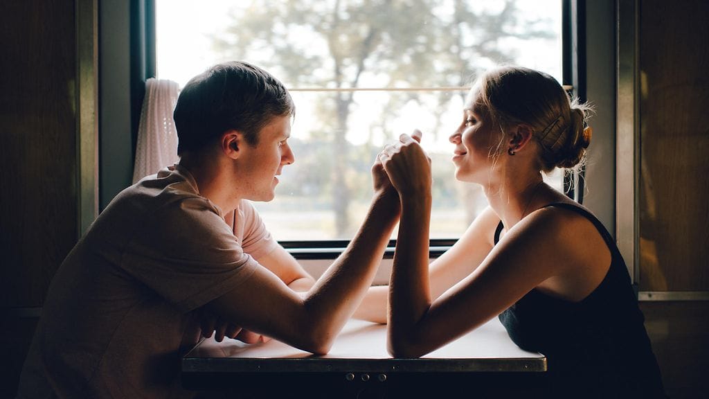 Rakkaan ajattelu lievittää stressioireita. Kuvituskuva.