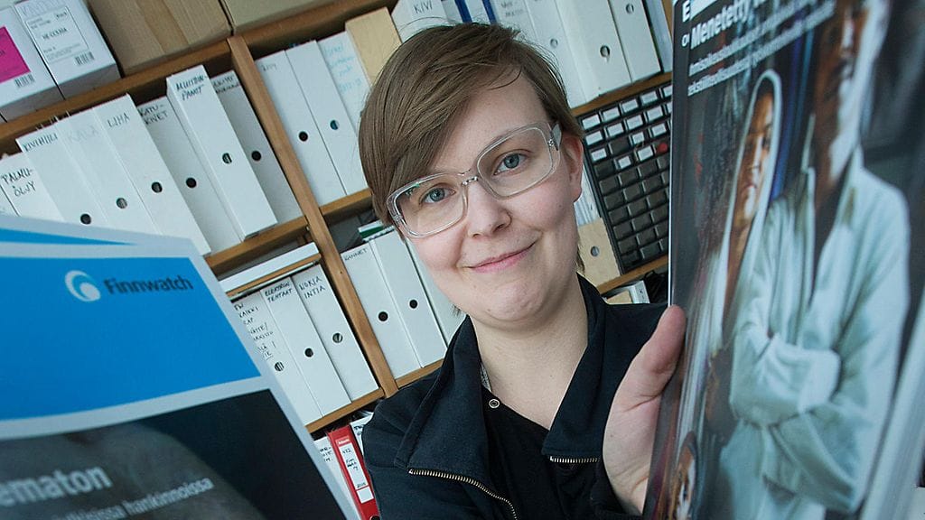 Finnwatch tutkii yritysten vastuullisuutta erityisesti globaalissa mittakaavassa. Kuvassa toiminnanjohtaja Sonja Vartiala.