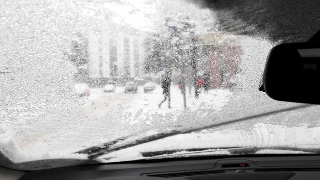 Tiistain ja keskiviikon välisenä yönä kovimmat pyryt saattavat osua maan itäosaan.