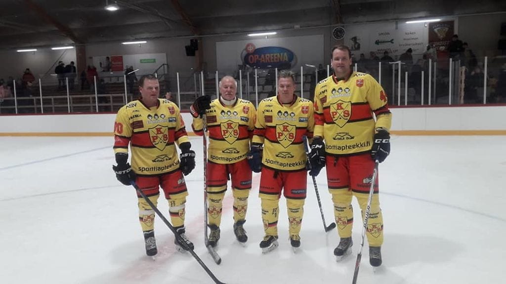 Marko Jantunen, Timo Nummelin, Petteri Nummelin ja Marko Mäkinen toivat väriä, taitoa ja kokemusta nelosdivarin peliin Paimiossa.