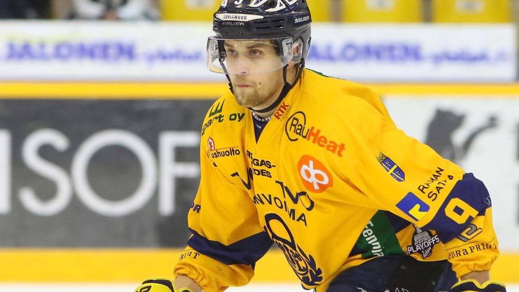 Lukko-hyökkääjä Heikki Liedes toimi ratkaisijana KalPaa vastaan Kuopiossa.