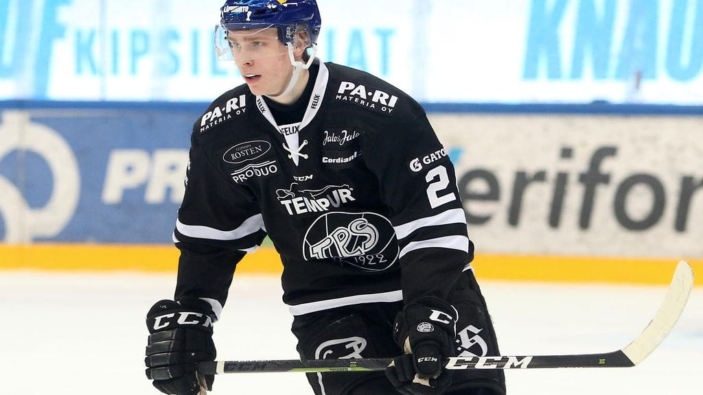 Kaapo Kakko nosti TPS:n maalin päähän Kouvolassa.