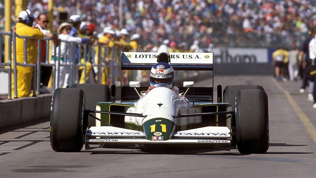 Mika Häkkinen Lotuksen ratissa vuonna 1991.