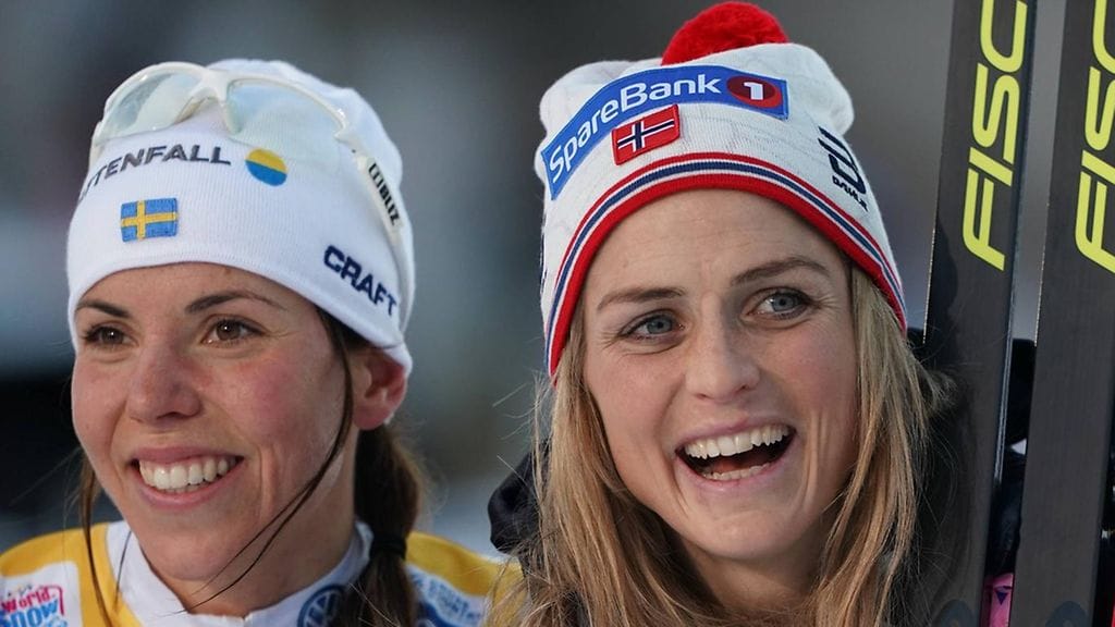 Therese Johaug on ollut tällä kaudella kovassa iskussa. Charlotte Kalla ei ole sen sijaan maailmancupissa tänä talvena vielä voittoja saavuttanut.