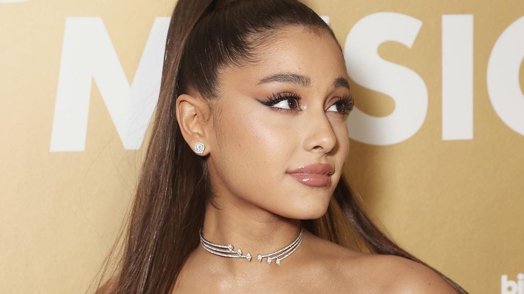 Ariana Grande on herkistynyt lavalla useaan kertaan.