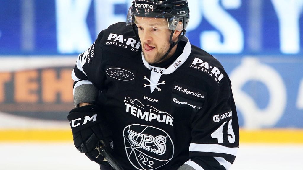 Ilkka Heikkisen ottelu päättyi heti ensimmäisen erän alussa.