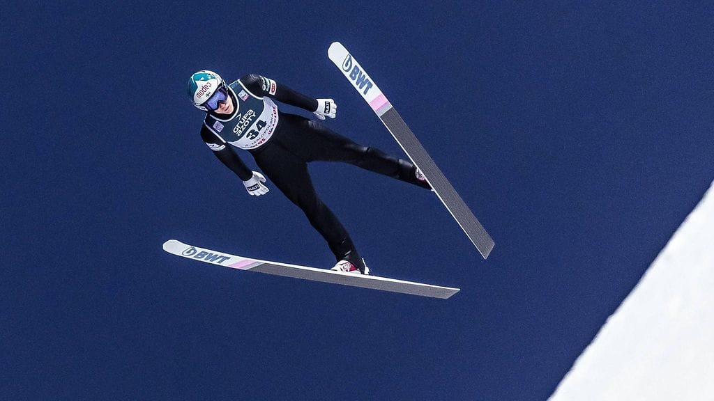 Antti Aallon (kuvassa) ja Eetu Nousiaisen hyppy ei kulkenut Saksan Oberstdorfin lentomäessä.
