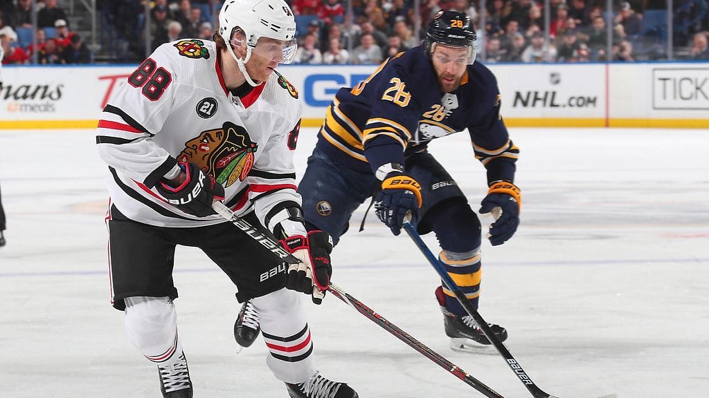 Patrick Kane onnistui maalinteossa kahdesti myös perjantaina Buffalo Sabresia vastaan.