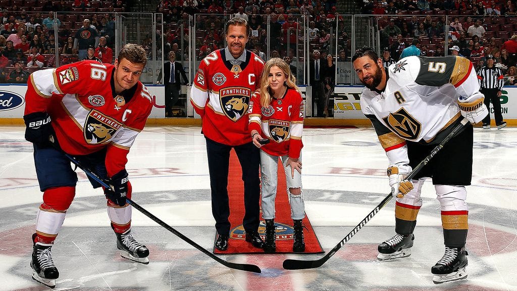Olli Jokisen Emma-tytär pudotti avauskiekon ennen Florida Panthersin ja Vegas Golden Knightsin välistä ottelua.