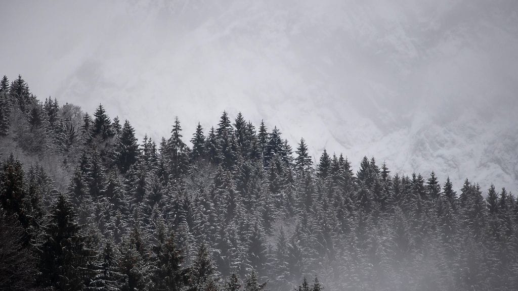 Garmisch-Partenkirchenissa ei päästy kisaamaan koko viikonloppuna.