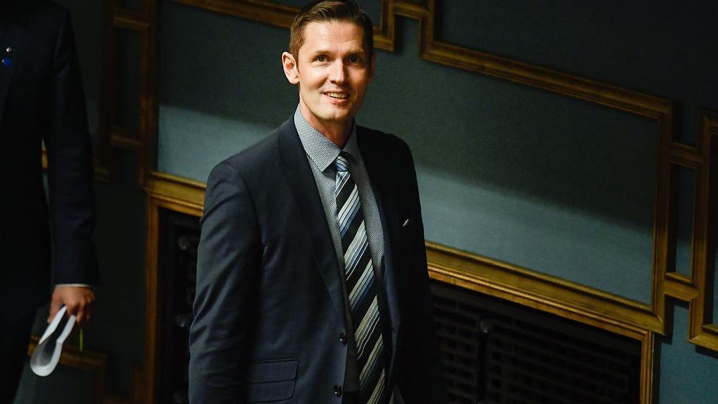 "Yleisesti ottaen näistä kohuista voin todeta sen, että on aina parempi toimia niin, että et edes anna omalla tekemiselläsi niihin mahdollisuutta", Sinuhe Wallinheimo kommentoi Jouko Jokisen toiminnasta kysyttäessä.