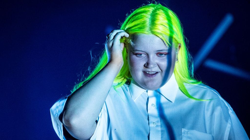 Alma pääseee maailmantähden lämmittelijäksi.