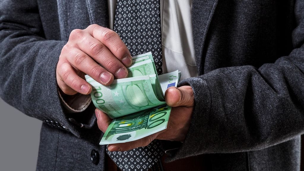 Metsähallituksen toimitusjohtajan virasta syksyllä eronnut Pentti Hyttinen saa mojovan läksiäislahjan. Kuvituskuva.