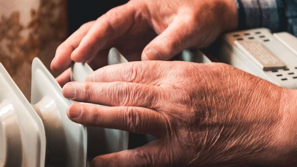 Kylmyys supistaa verisuonia, mikä nostaa verenpainetta. Kuvituskuva.