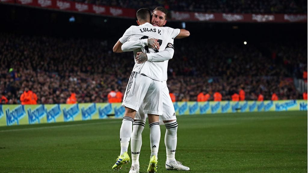 Lucas Vazquez ja Sergio Ramos juhlivat Real Madridin osumaa Barcelonaa vastaan.