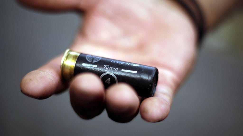 Kun luvattomasta aseesta ilmoittaa oma-aloitteisesti poliisille, ei syyllisty ampuma-aserikokseen eikä pelkoa seuraamuksista ole. Arkistokuva: AOP.