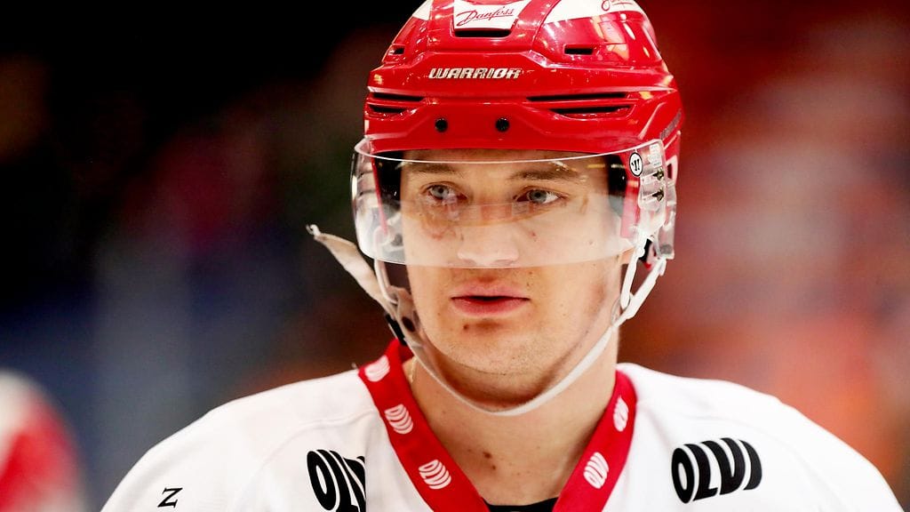 Olavi Vauhkonen oli ensimmäisenä auttamassa tajutonta joukkuetoveriaan Aleksi Ainalia.