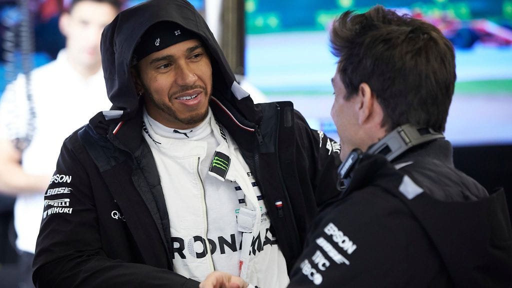Lewis Hamilton ja Toto Wolff ovat löytäneet hyvän yhteisen sävelen.