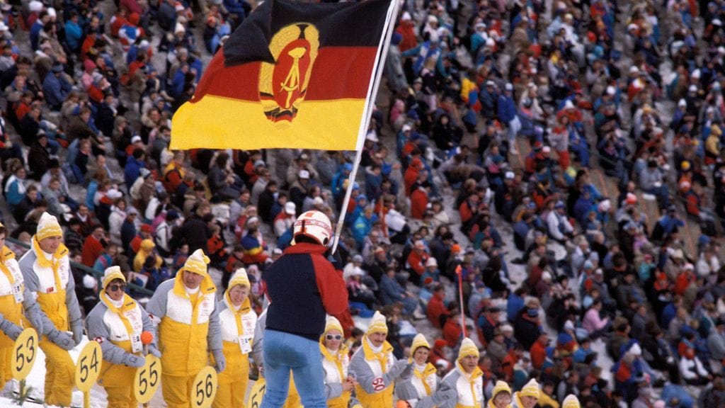 Itä-Saksan lippu Calgaryn olympialaisissa vuonna 1988.