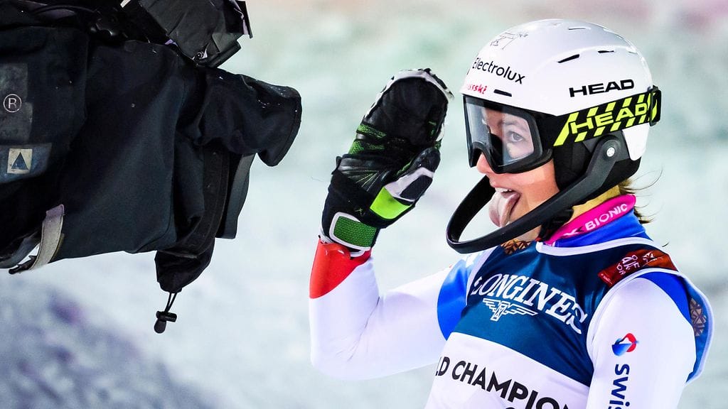Sveitsin Wendy Holdener pääsi tuulettelemaan toista peräkkäistä MM-kultaa alppiyhdistetyssä.