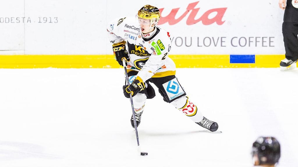 Kärppien kultakypärä Aleksi Heponiemi vei joukkueensa 2-0-johtoon perjantain liigakierroksella HIFK:ta vastaan.