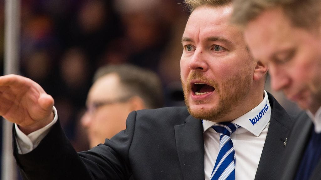 Pekka Kangasalusta luotsaa Jukureita.