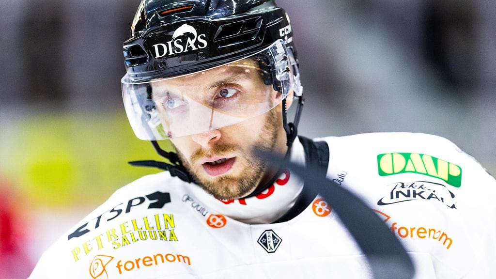 Oskar Osala liittyi kesken kauden Kärppiin. Viime vuonna 31-vuotias hyökkääjä viiletti muun muassa olympialaisissa Leijonien riveissä.