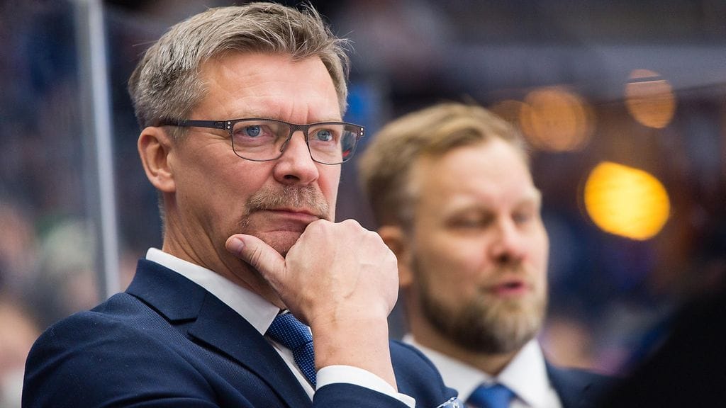 Jukka Jalonen ihmetteli ääneen maaotteluiden ja liigapelien päällekkäisyyttä.