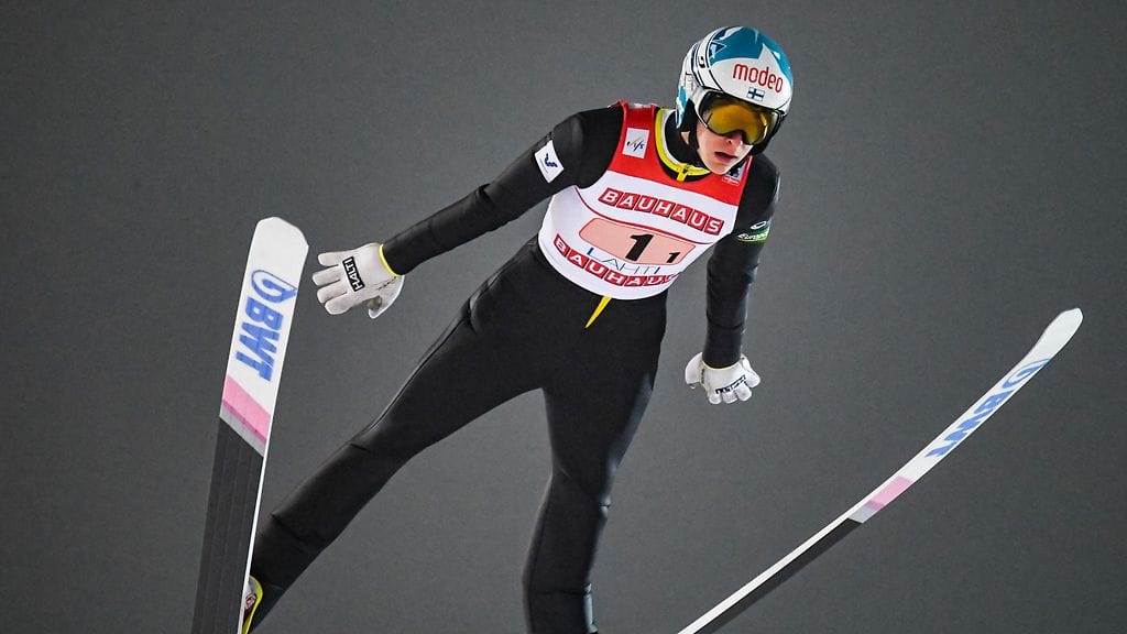 Eetu Nousiainen räväytti joukkuemäen pisimmän suomalaishypyn.