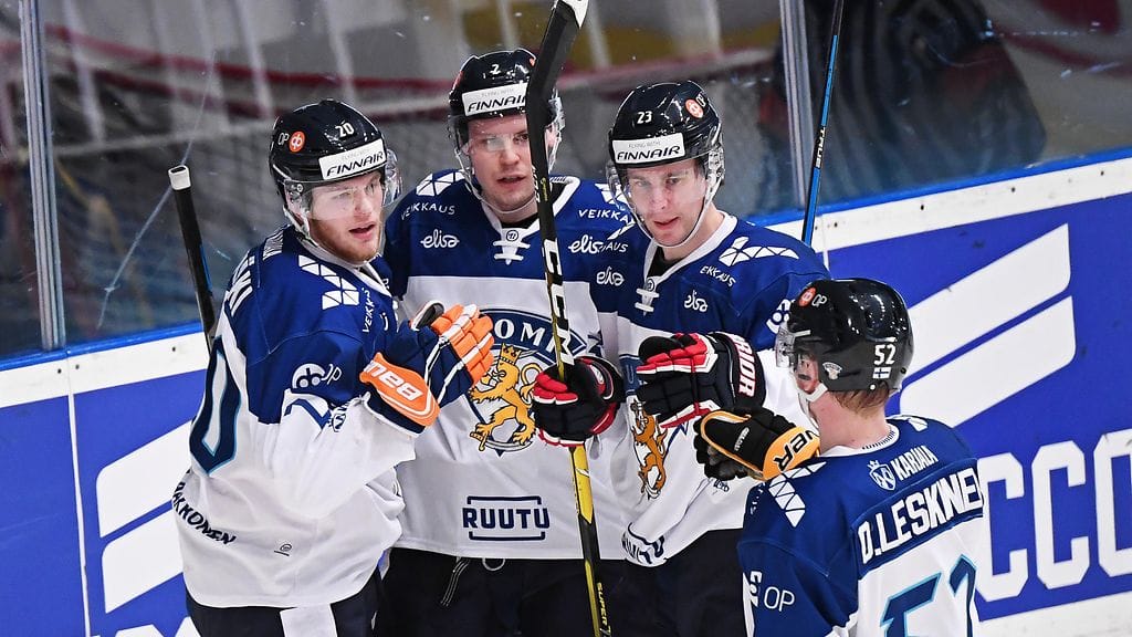 Suomi juhli voittoa sunnuntain Ruotsi-ottelussa Euro Hockey Tourilla.