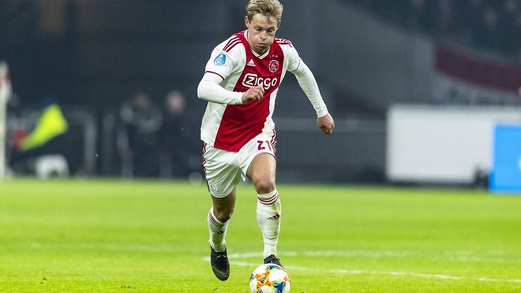 Barcelona kiinnitti Ajaxin nuorisotähti Frenkie De Jongin jo kesken kauden.