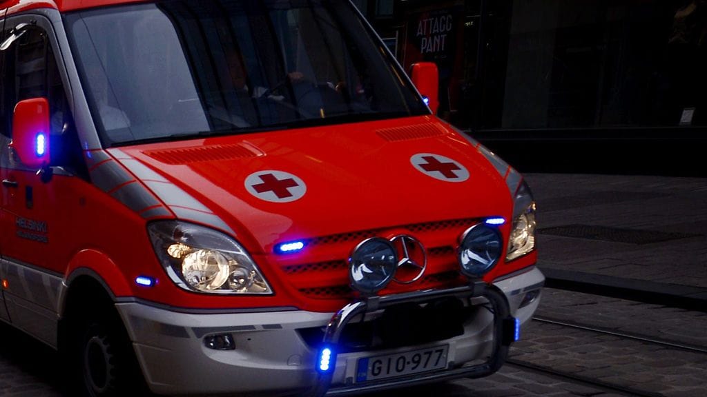 Nelostiellä tapahtuneessa turmassa surmansa sai henkilöauton kuljettaja. Rekan kuljettaja ei loukkaantunut. Kuvituskuva.