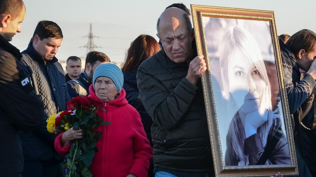 Ukrainalaisen Katerina Gandzjukin hautajaisia vietettiin marraskuussa. Kolme kuukautta aiemmin hänen päälleen heitettiin happoa.