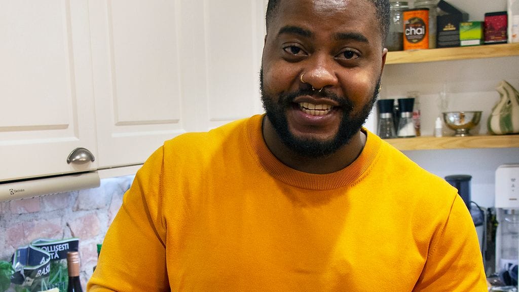 Seksikäs Suklaa kummastuttaa arkisilla tavoillaan.