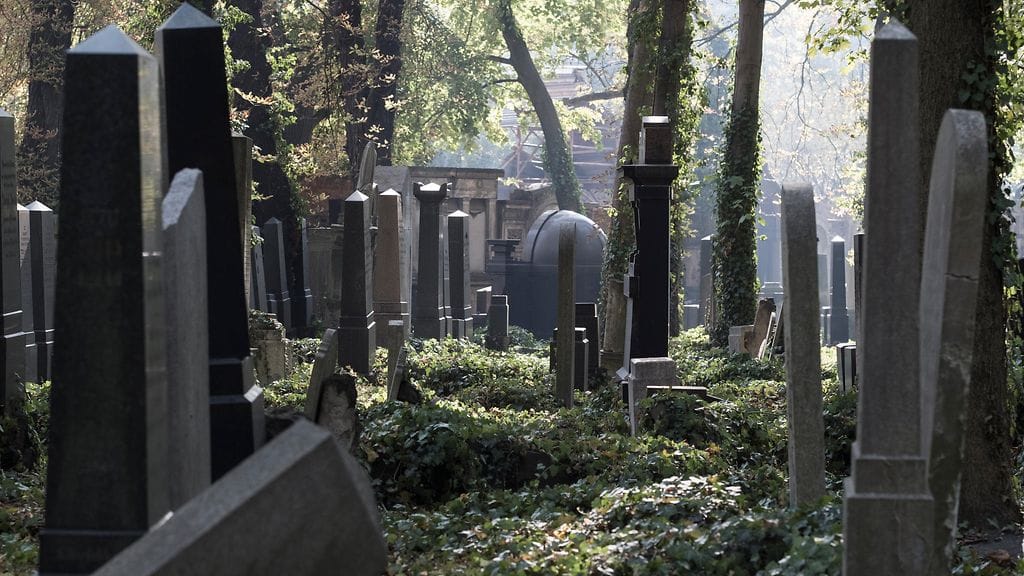 Polttohautauksissa vainajista jäävien metallien kierrätys on osoittautunut menestykseksi Ruotsissa.