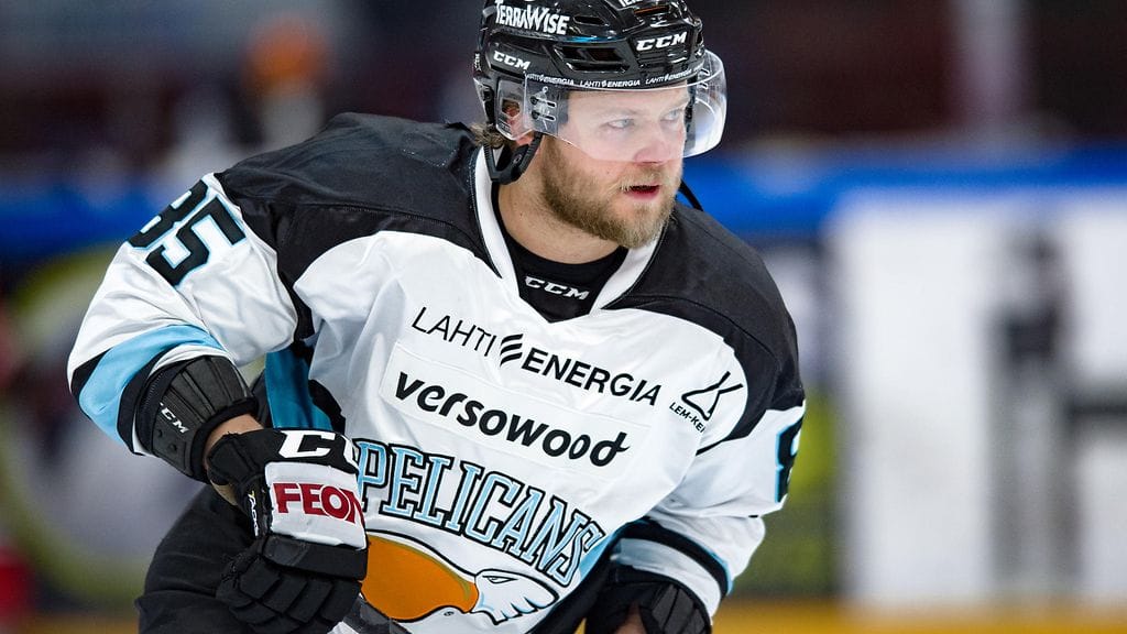 Jesse Saarinen vei Pelicansin 1-0-johtoon.