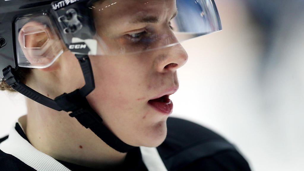 Waltteri Merelä koki kovia toisessa erässä Lukkoa vastaan.