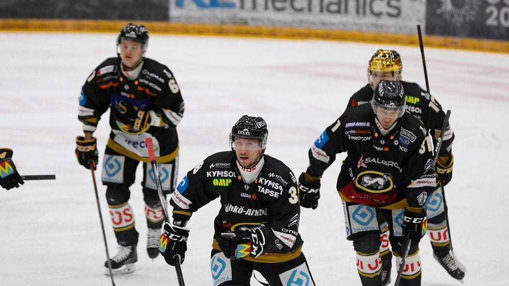 Kärpät juhli Tapparaa vastaan Oulussa.