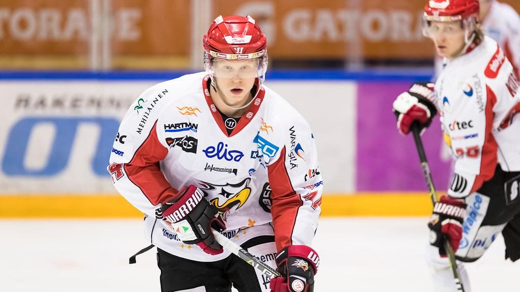 Sportin hyökkääjä Aleksi Ainali loukkaantui pelottavassa tilanteessa Ilves-ottelussa.