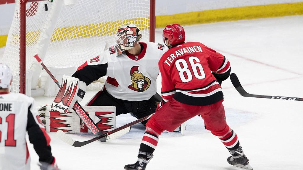 Teuvo Teräväinen ohitti Ottawa Senatorsin maalivahdin Anders Nilssonin kahdesti.