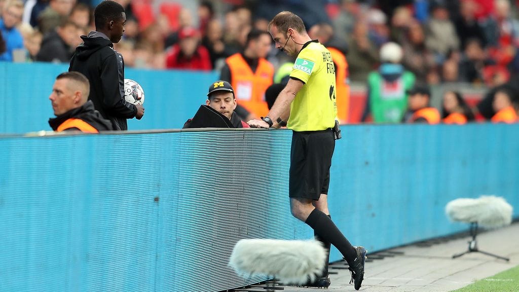 Erotuomareilla on nyt mahdollisuus tarkastaa epäselvä tilanne myös Mestarien liigassa.