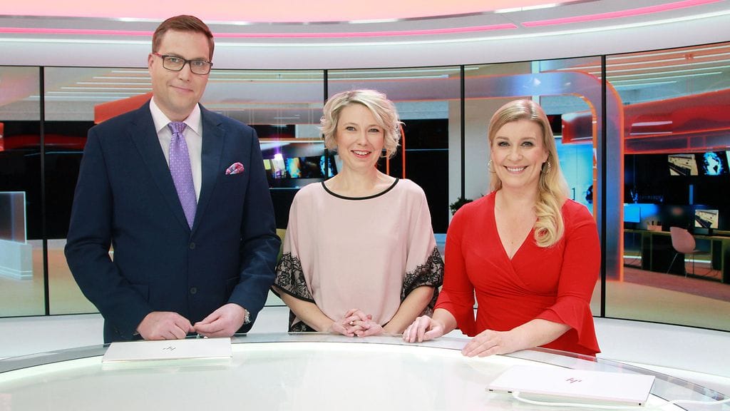 MTV Uutiset Liven uutena uutisankkurina aloittaa Teresa Meriläinen-Aho (keskellä). Lisäksi Livessä nähdään tuttuja ruutukasvoja iltauutisista, kuten Jan Andersson ja Kirsi Alm-Siira.