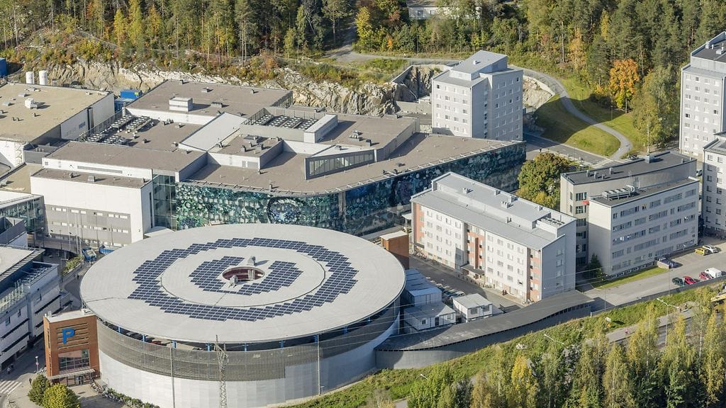 vauva sai vaikean aivovamman ja vaikeahoitoisen epilepsian Kuopio yliopistollisessa sairaalassa annetusta hoidosta.
