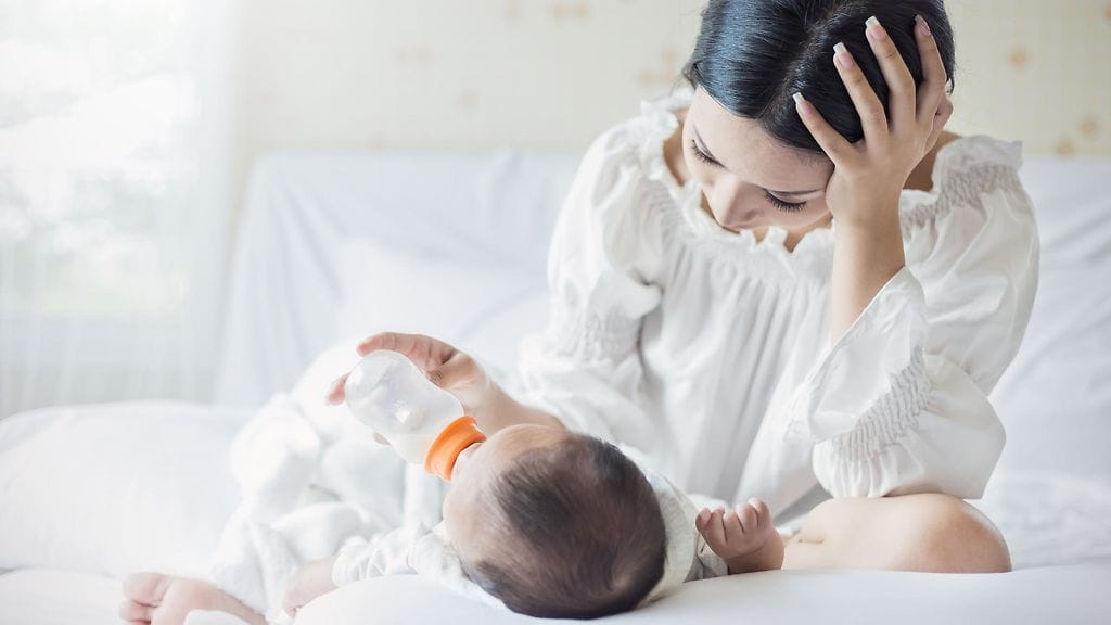 Raskauden ja synnytyksen jälkeen äiti pääsi jälleen kuntoon terveellisellä ruokavaliolla ja liikunnalla. Kuvituskuva.