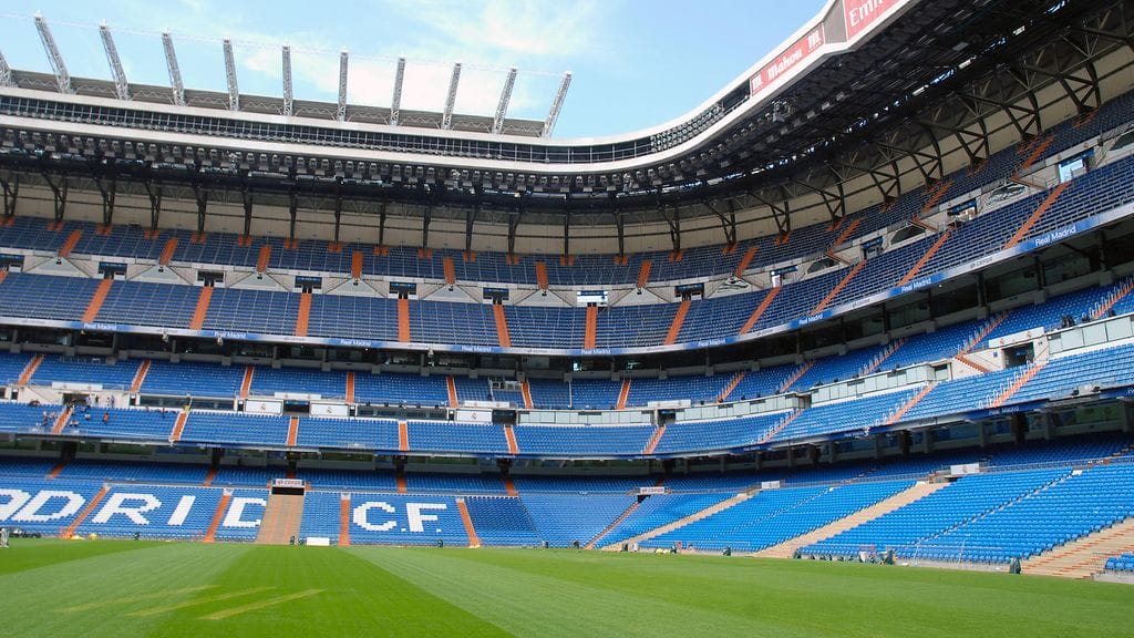 Nykyään avoinainen Santiago Bernabeu on tarkoitus kattaa kokonaan.