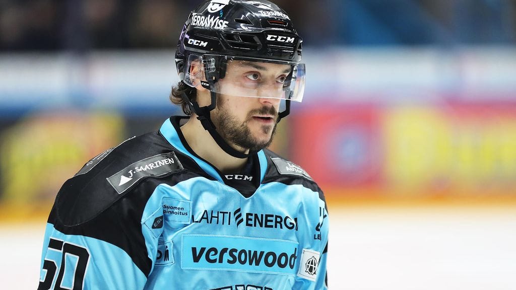 Juhamatti Aaltonen avasi pistetilinsä paluuottelussaan.