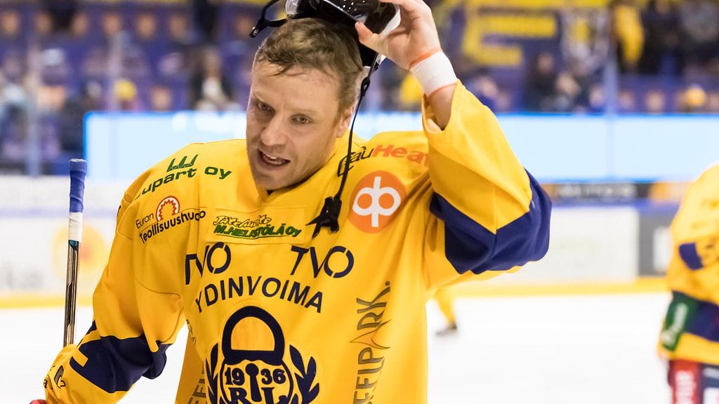 Lauantaina muut ottavat hatun pois päästä Ville Vahalahden kunniaksi.