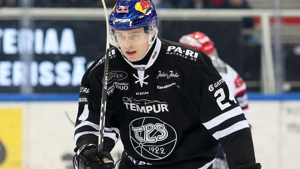 Kaapo Kakko mätti hattutempun Lukkoa vastaan.