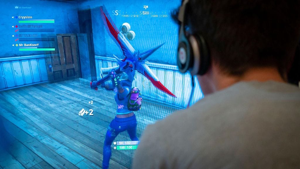 Kuvituskuva Fortnite-pelistä. Lounais-Suomen poliisi vahvistaa lehdelle, että lähestymisistä on tehty useita rikosilmoituksia.