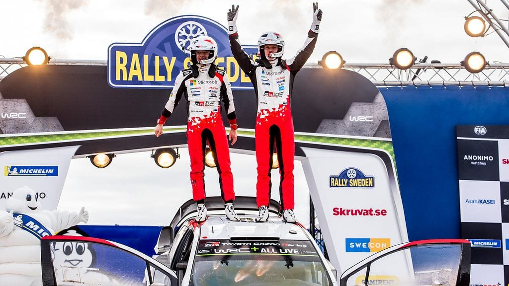 Ott Tänak juhli Ruotsin MM-rallin voittoa kartturi Martin Jarveojan kanssa viime viikonloppuna.